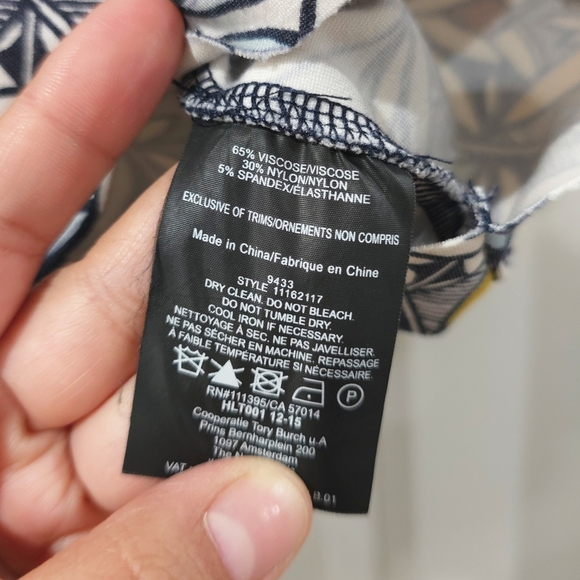 TORY BURCH Multi-color Geometric Short Sleeve Vneck Raw Hem Crop Top, Size S - Picture 8 of 11